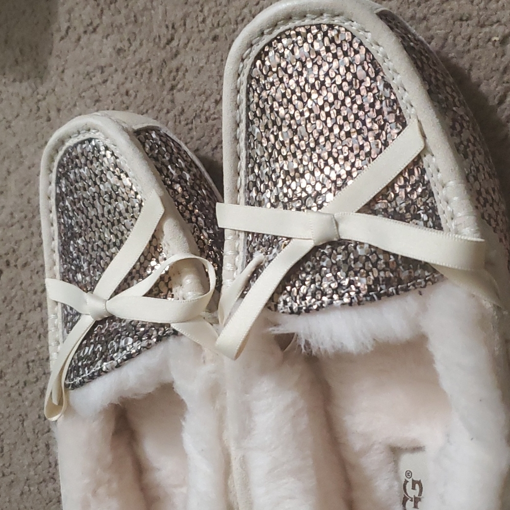 UGG Shoes - Picture 3 of 12